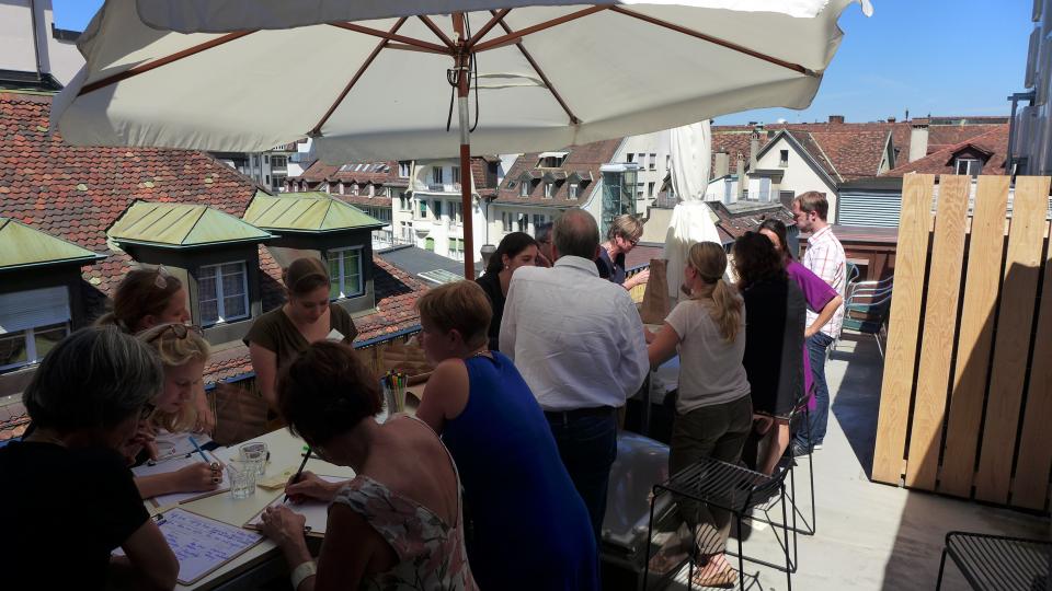 Teilnehmende des Workshops auf der Terrasse